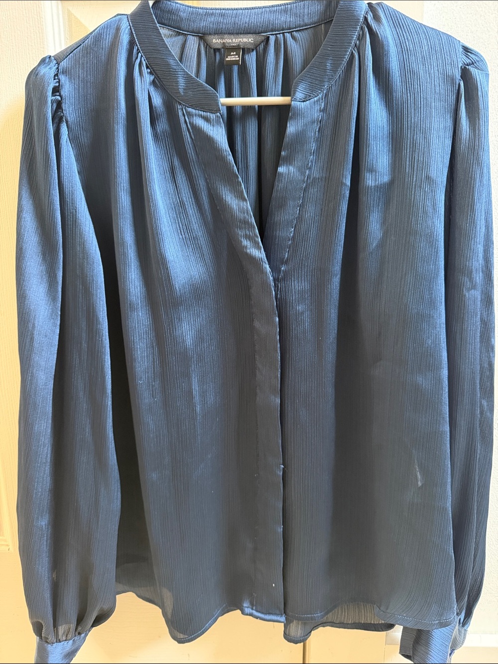Banana Republic Navy Textured V-Neck Long Sleeve Blouse